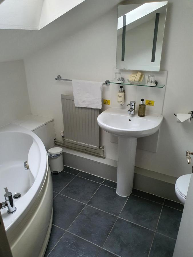 Dragon Inn Crickhowell Ngoại thất bức ảnh