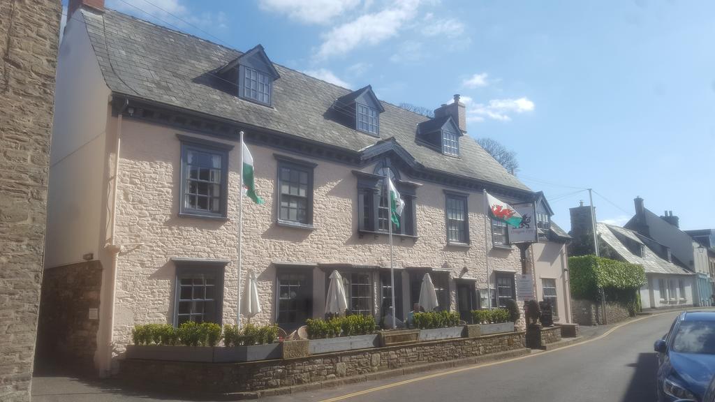 Dragon Inn Crickhowell Ngoại thất bức ảnh