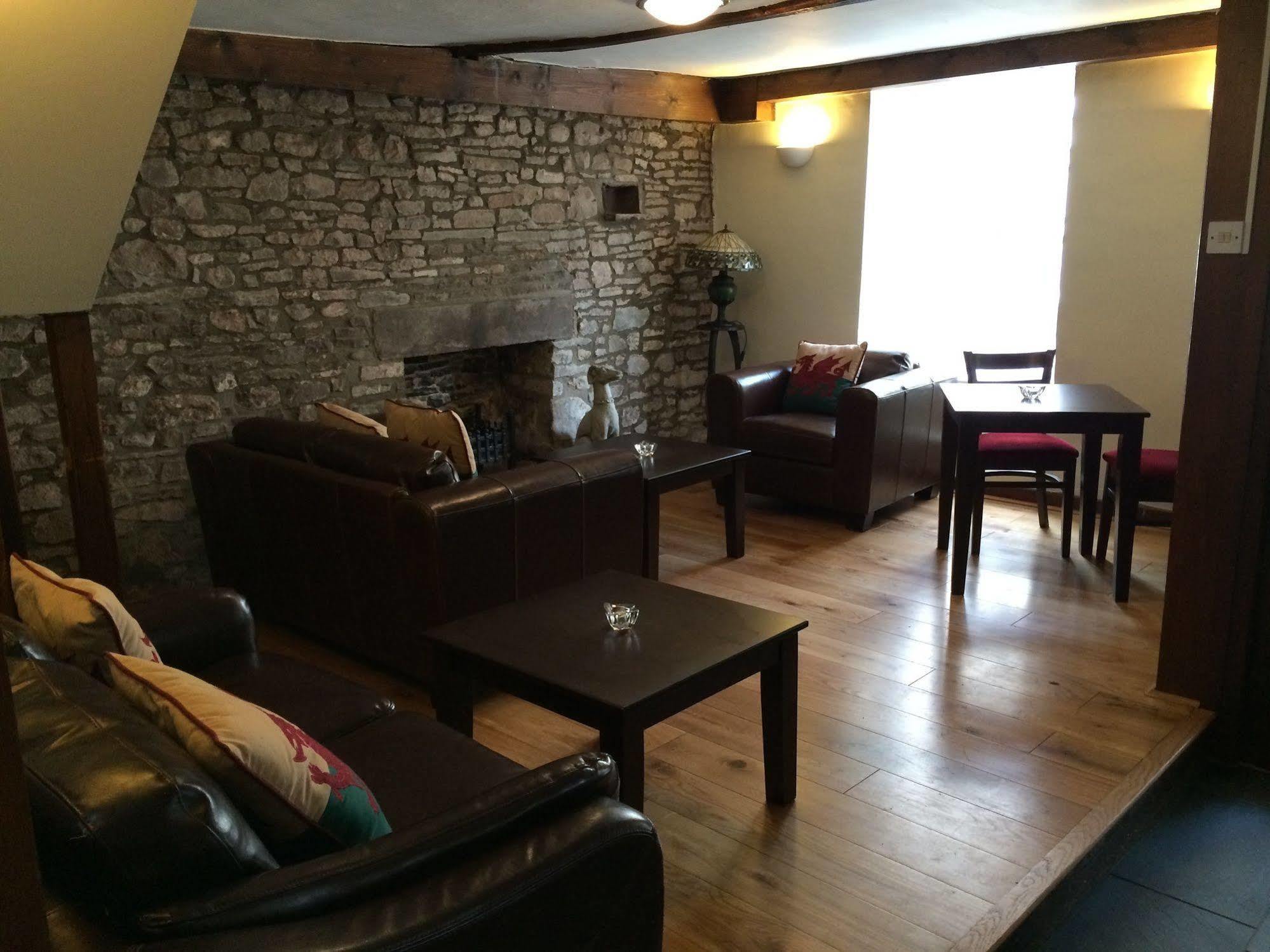 Dragon Inn Crickhowell Ngoại thất bức ảnh